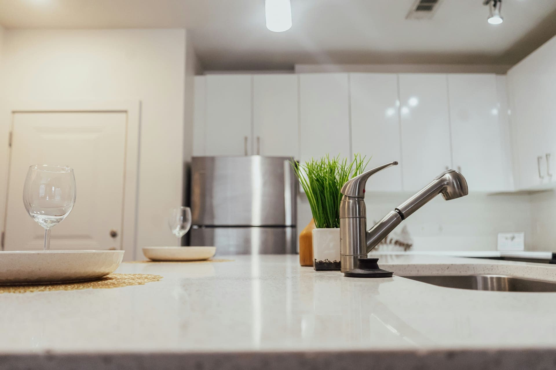 Modern kitchen sink and pull-out faucet in a bright home